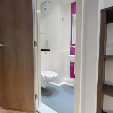 Private Bedrooms At Penworks House Near Centre *