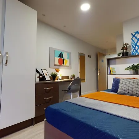 Private Bedrooms At Penworks House Near Centre Birmingham