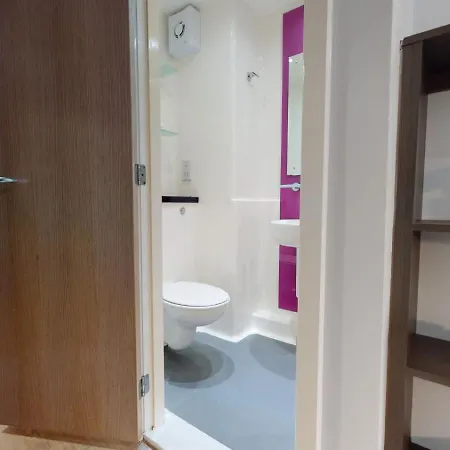 Private Bedrooms At Penworks House Near Centre Apartament